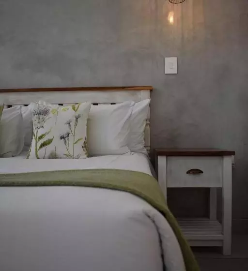 پانسیون Symponia Guest House