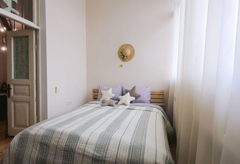 پانسیون Town Guest House