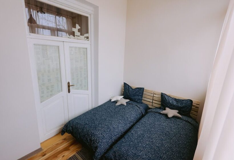 پانسیون Town Guest House