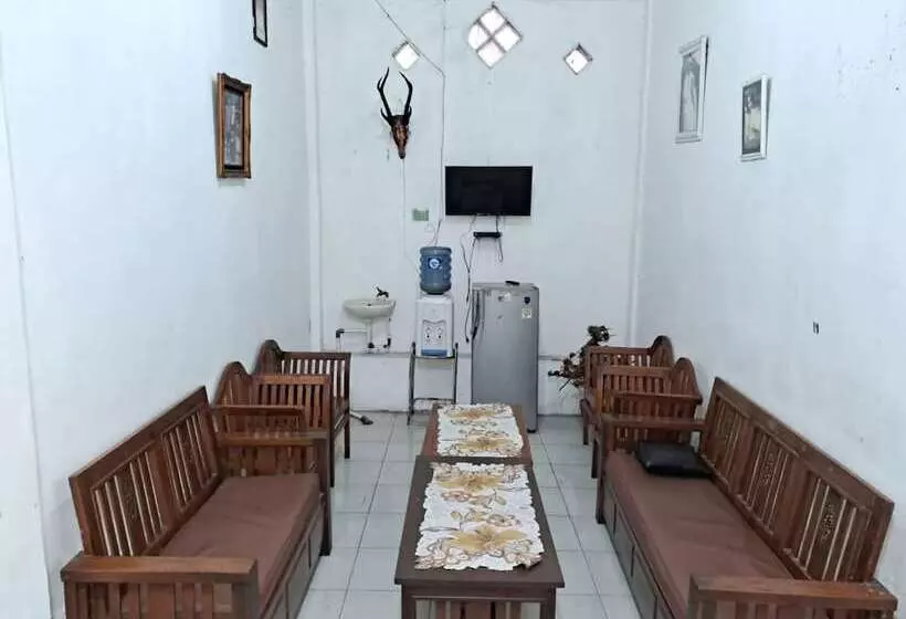 Hotelli Al-razzaq Guest House By Oyo