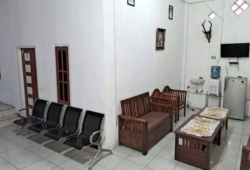 Hotelli Al-razzaq Guest House By Oyo