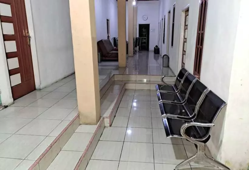 Hotelli Al-razzaq Guest House By Oyo