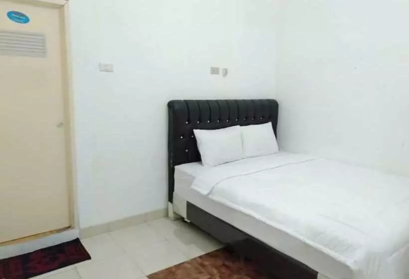 Hotelli Al-razzaq Guest House By Oyo