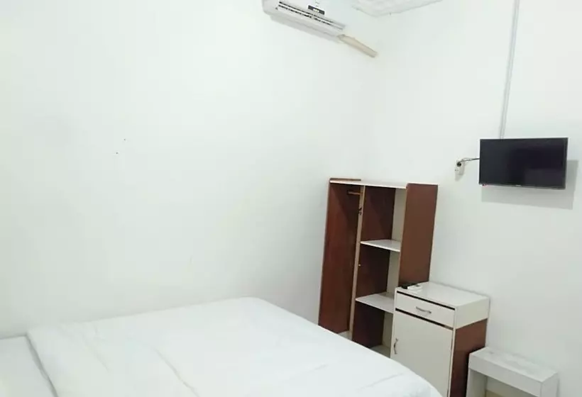 Hotelli Al-razzaq Guest House By Oyo