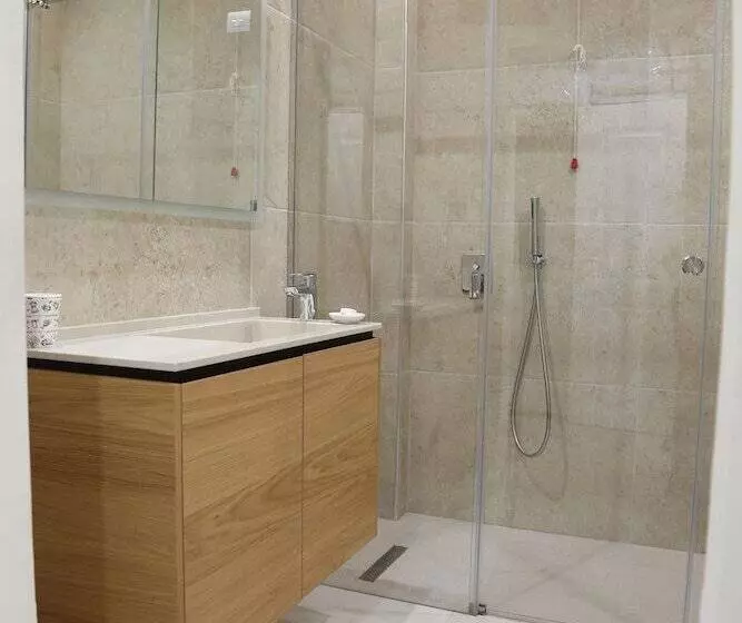 Hotelli B&b Champagne Vlore Bay