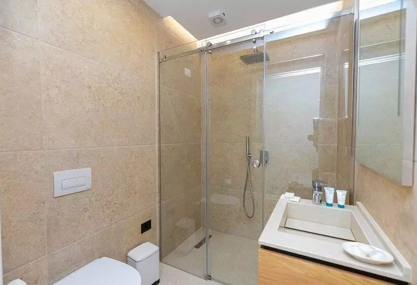 Hotelli B&b Champagne Vlore Bay