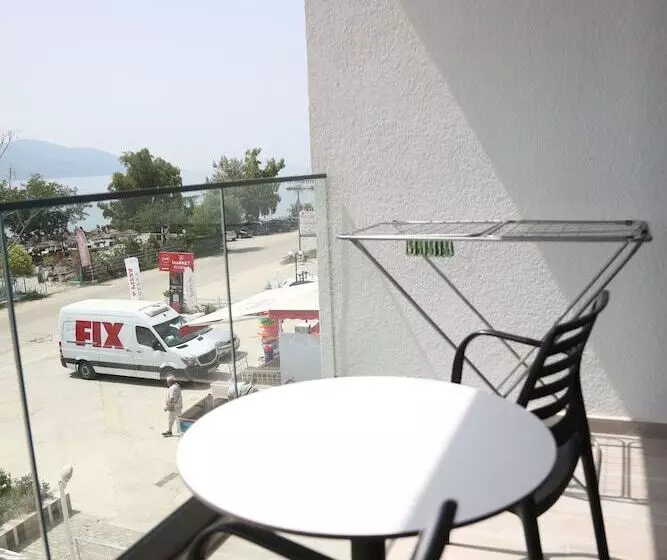 Hotelli B&b Champagne Vlore Bay