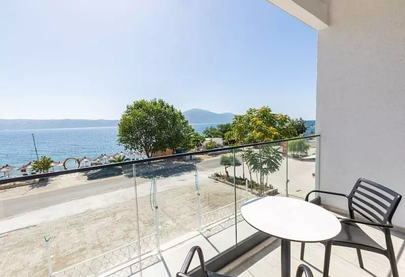 Hotelli B&b Champagne Vlore Bay