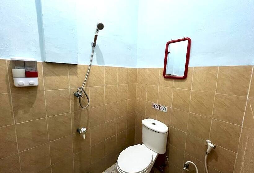 Otel Capital O 92615 Villa Utama D Alas Purwo