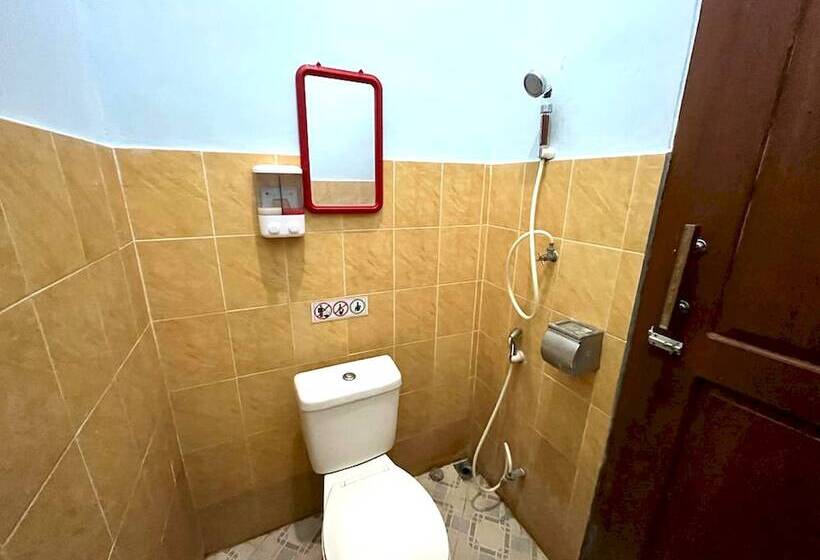 Otel Capital O 92615 Villa Utama D Alas Purwo