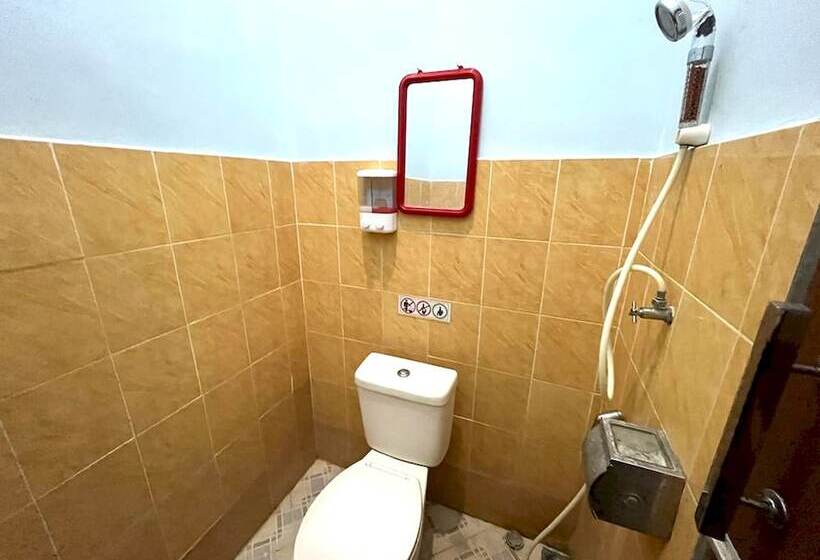 Otel Capital O 92615 Villa Utama D Alas Purwo