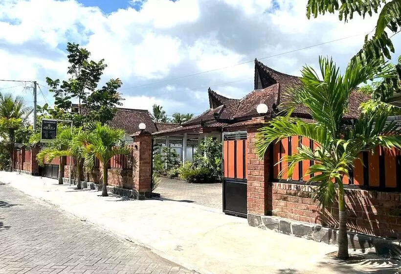 هتل Capital O 92615 Villa Utama D Alas Purwo