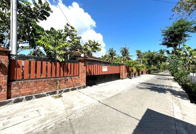 Otel Capital O 92615 Villa Utama D Alas Purwo