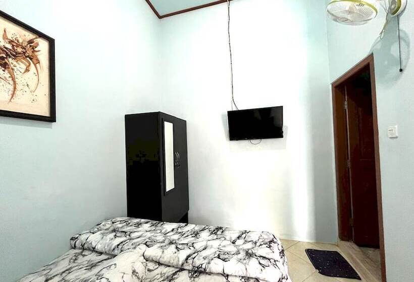 Otel Capital O 92615 Villa Utama D Alas Purwo