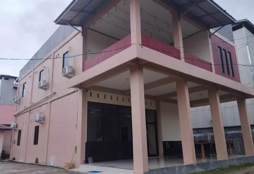 Hotelli Fanilly Guest House Marabahan By Oyo