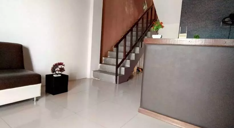 Hotelli Fanilly Guest House Marabahan By Oyo