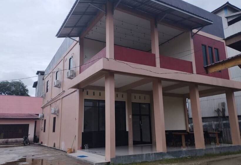 בית מלון כפרי Fanilly Guest House Marabahan By Oyo