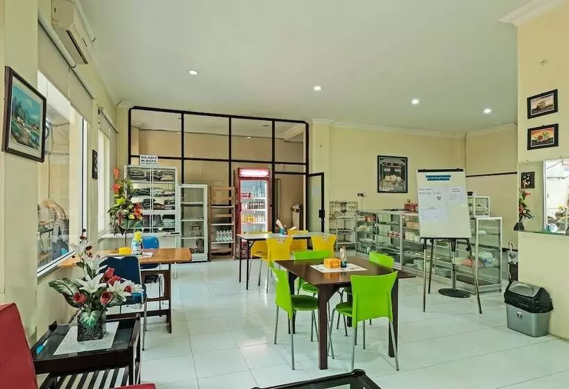 Hotelli Griya Raharja Guest House Syariah By Oyo