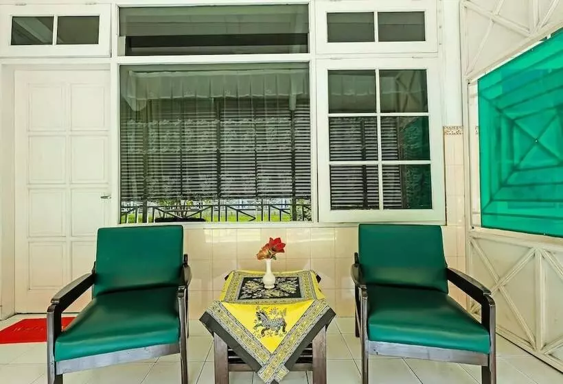 Hotelli Griya Raharja Guest House Syariah By Oyo