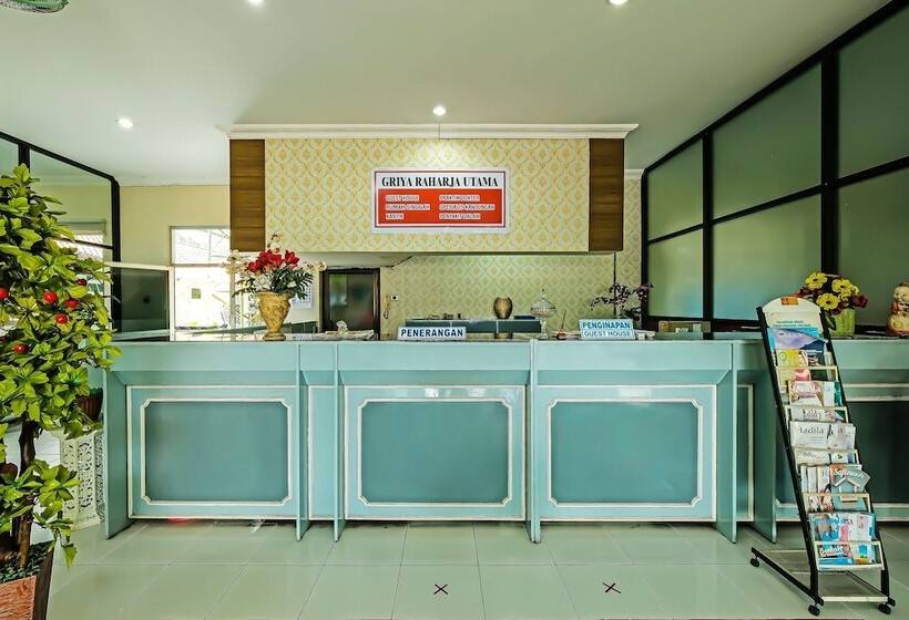 호텔 Griya Raharja Guest House Syariah By Oyo