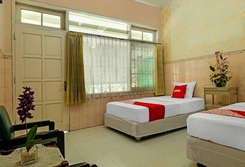 호텔 Griya Raharja Guest House Syariah By Oyo