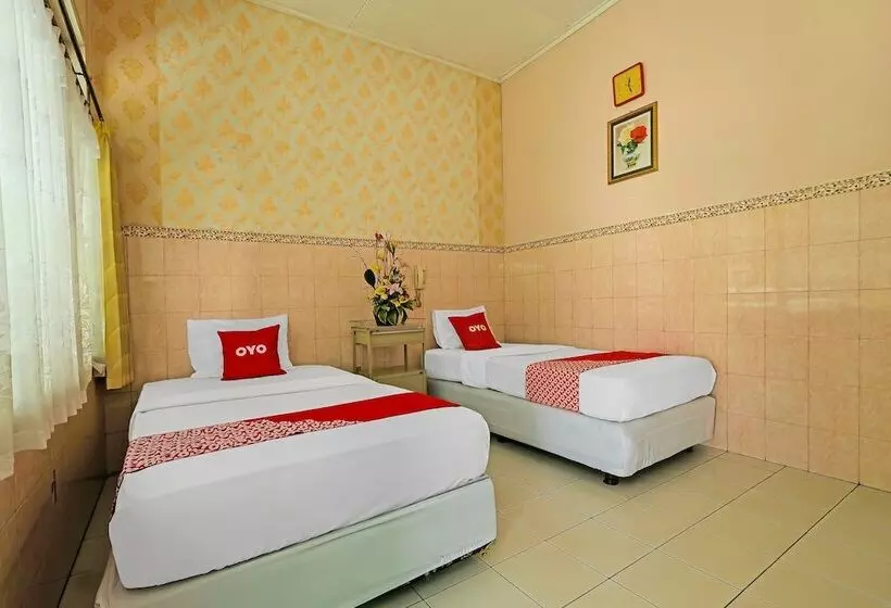 Hotelli Griya Raharja Guest House Syariah By Oyo