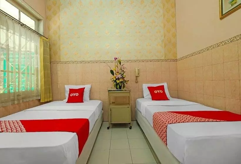 Hotelli Griya Raharja Guest House Syariah By Oyo