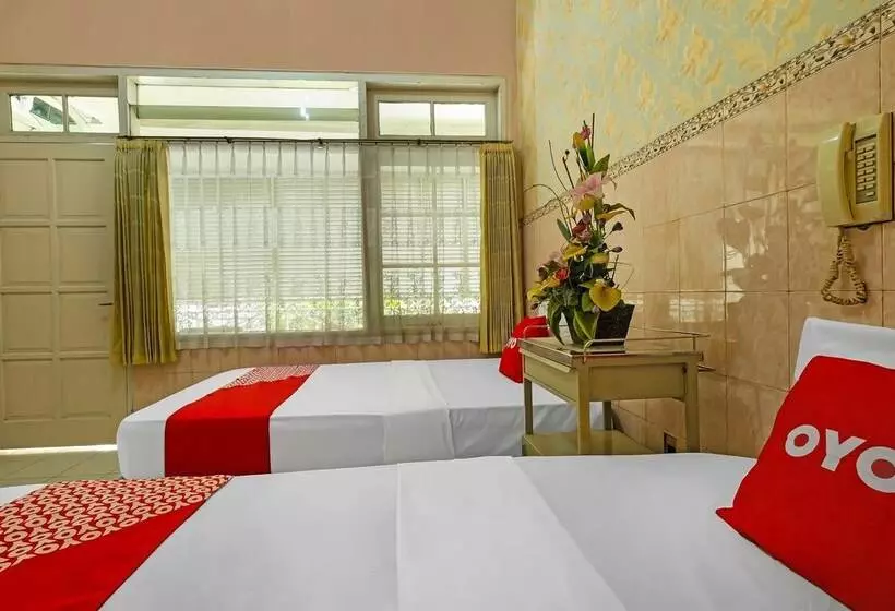 Hotelli Griya Raharja Guest House Syariah By Oyo