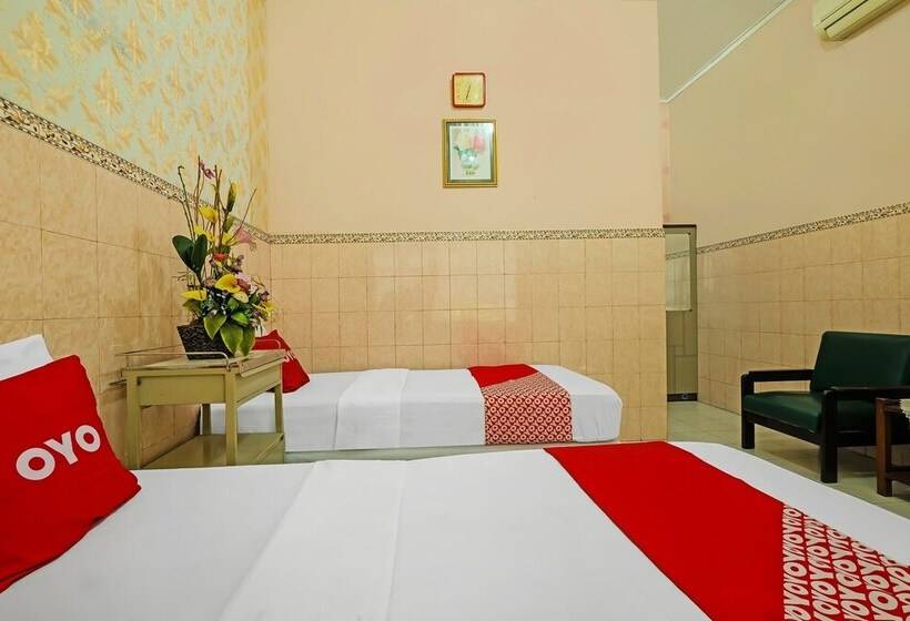 호텔 Griya Raharja Guest House Syariah By Oyo