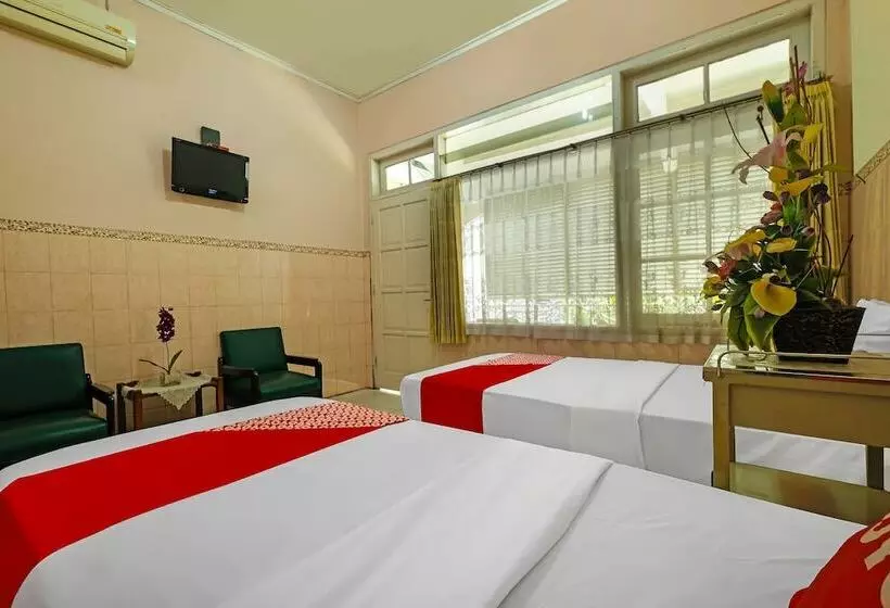 Hotelli Griya Raharja Guest House Syariah By Oyo