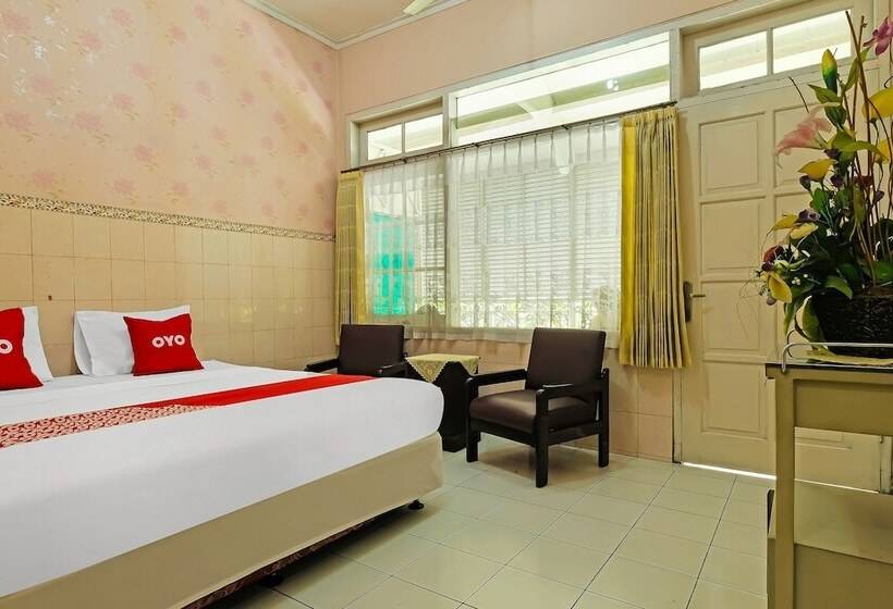 호텔 Griya Raharja Guest House Syariah By Oyo