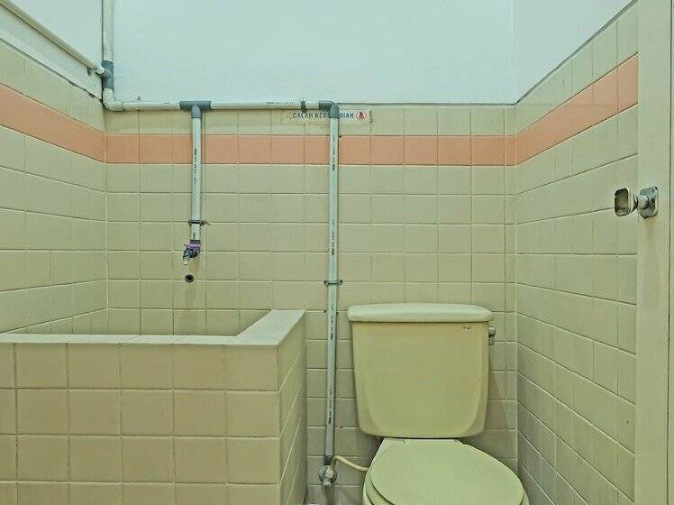 호텔 Griya Raharja Guest House Syariah By Oyo