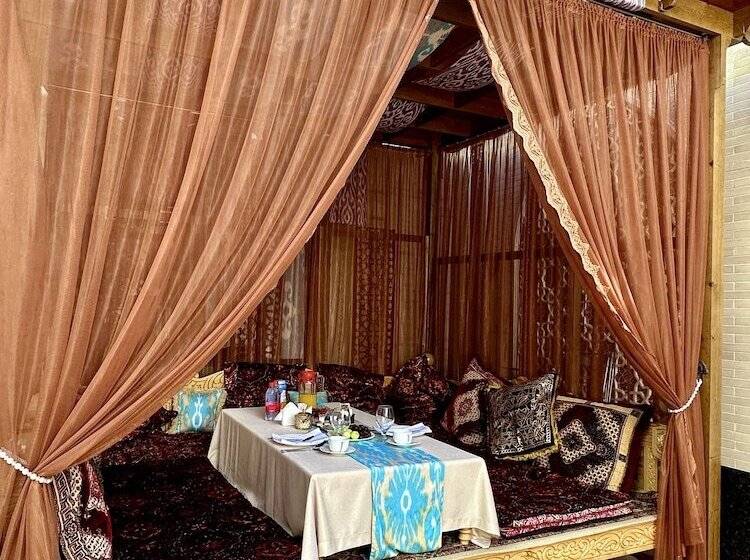 Отель Mosaic Boutique