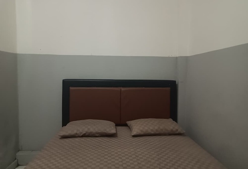 בית מלון כפרי Multi Plus Inn By Oyo