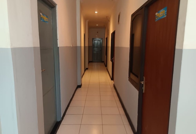 בית מלון כפרי Multi Plus Inn By Oyo