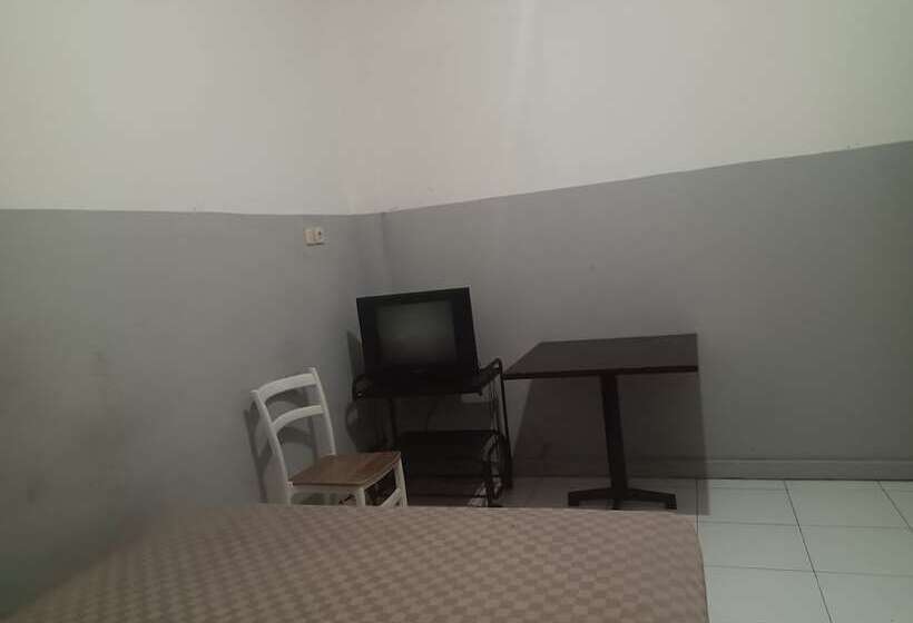 בית מלון כפרי Multi Plus Inn By Oyo