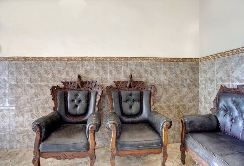 Отель Nurul Homestay Syariah By Oyo