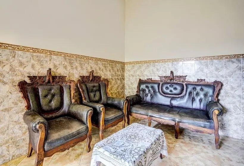ホテル Nurul Homestay Syariah By Oyo