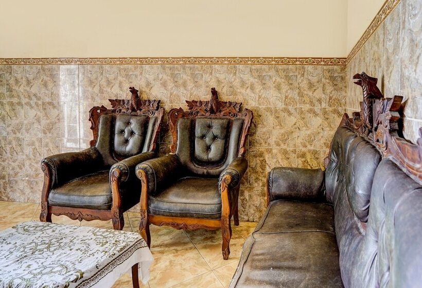 Отель Nurul Homestay Syariah By Oyo