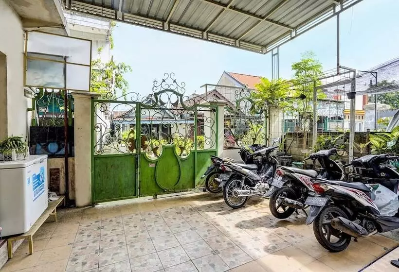 ホテル Nurul Homestay Syariah By Oyo