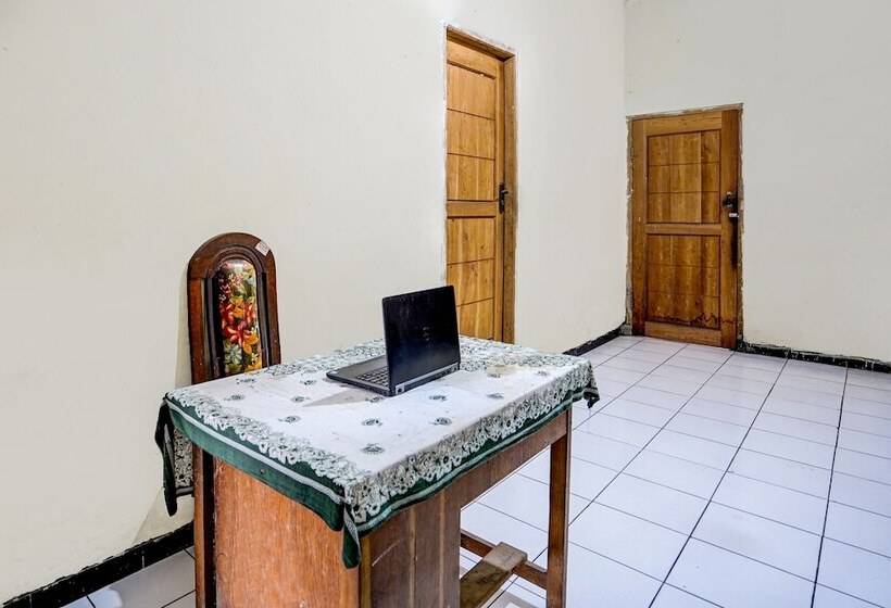 Отель Nurul Homestay Syariah By Oyo