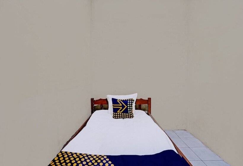 Отель Nurul Homestay Syariah By Oyo