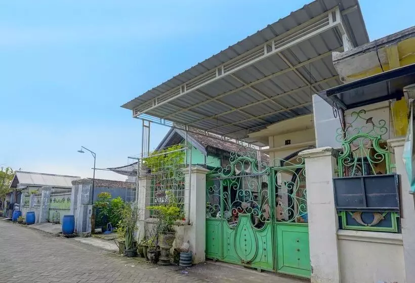 ホテル Nurul Homestay Syariah By Oyo