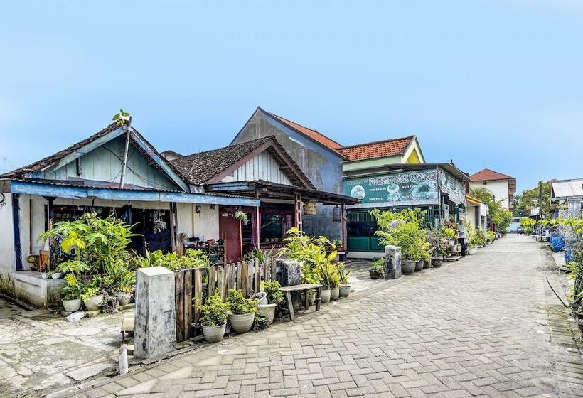 Отель Nurul Homestay Syariah By Oyo