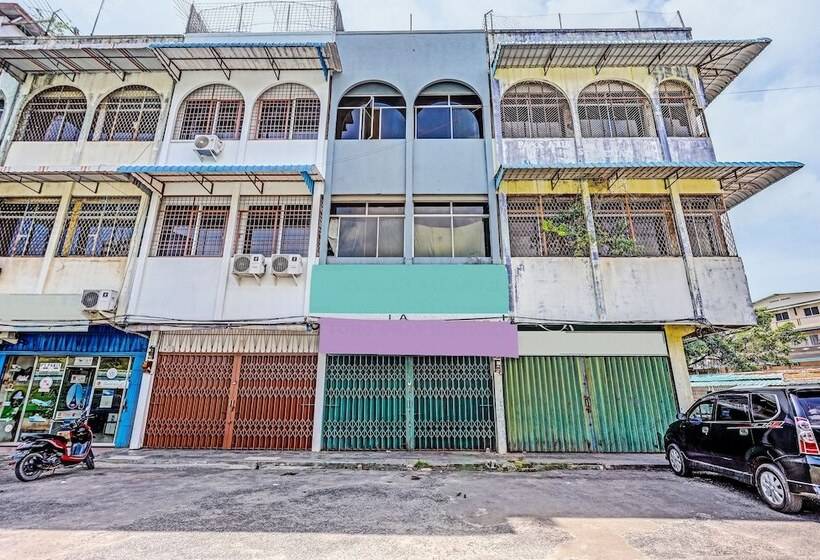 בית מלון כפרי Spot On 92192 Hana Staynearnagoya Hill Mall