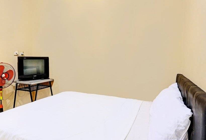 בית מלון כפרי Spot On 92192 Hana Staynearnagoya Hill Mall