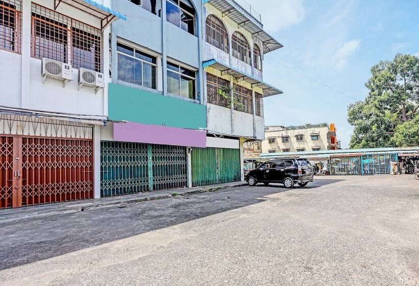 בית מלון כפרי Spot On 92192 Hana Staynearnagoya Hill Mall