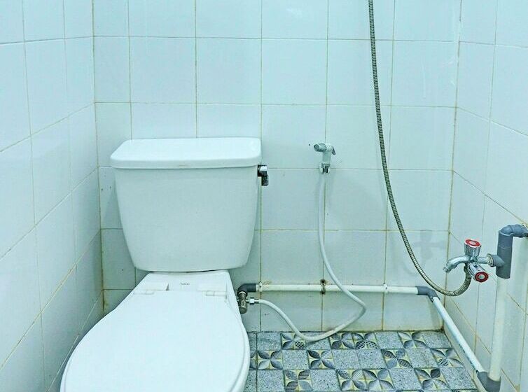 בית מלון כפרי Spot On 92192 Hana Staynearnagoya Hill Mall