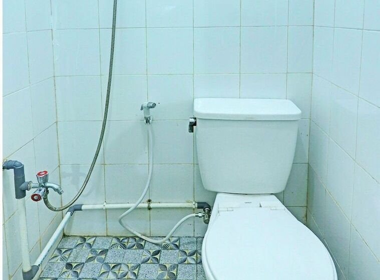 בית מלון כפרי Spot On 92192 Hana Staynearnagoya Hill Mall