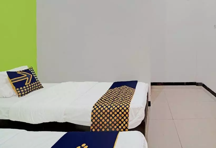 Hotelli Spot On 92536 Teguh Homestay Syariah